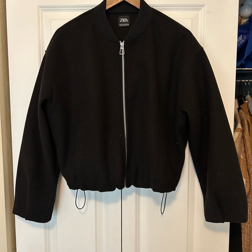 Zara NWT Women’s Soft Bomber Jacket with Stoppers in Black